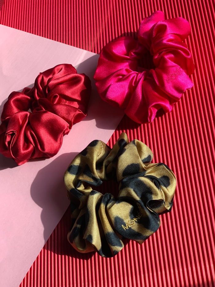 Копринен ластик Scrunchie - HOT PINK - Image 5