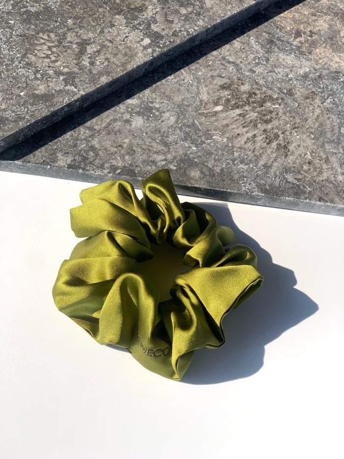 Копринен ластик Scrunchie - OLIVE - Image 5