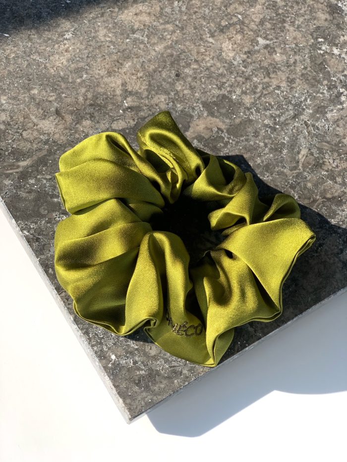 Копринен ластик Scrunchie - OLIVE - Image 7