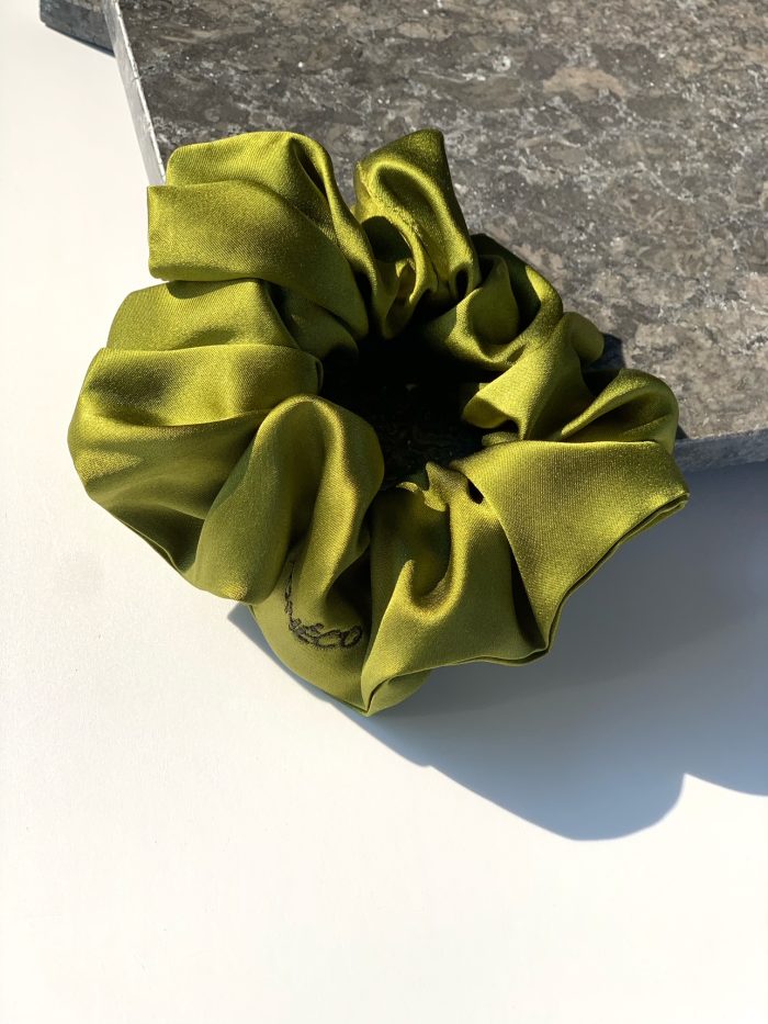 Копринен ластик Scrunchie - OLIVE - Image 8