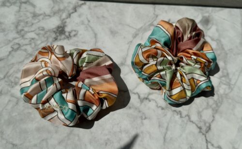 Elastic de păr din mătase Scrunchie – Chains